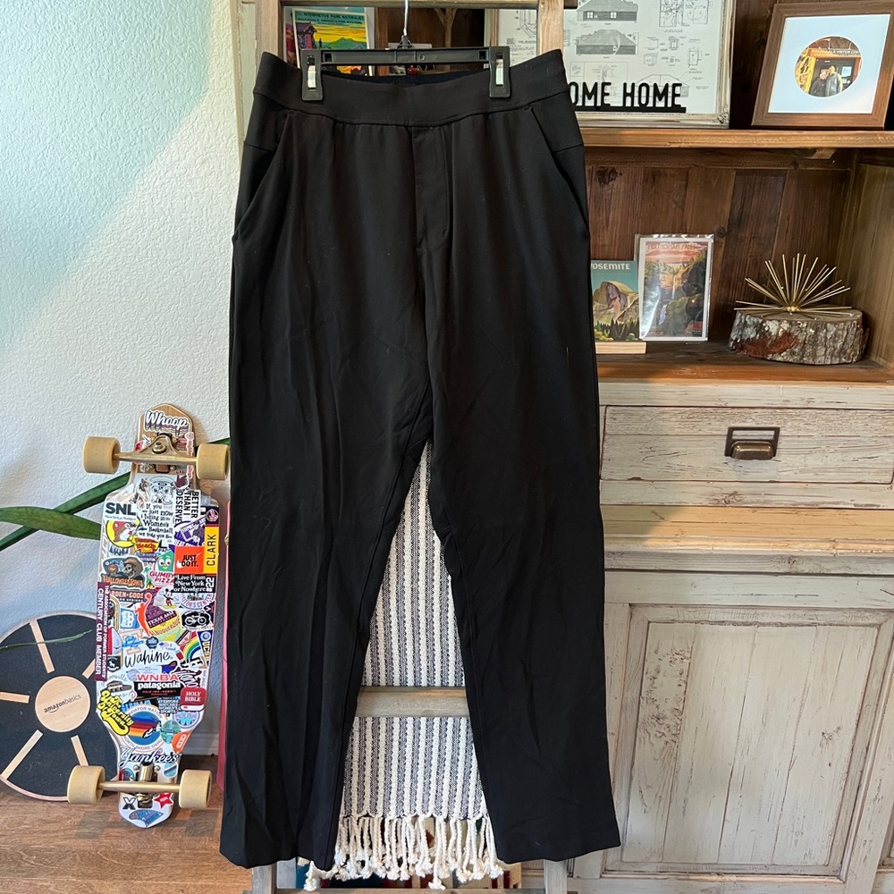 Lululemon men’s Disciple pant size medium.